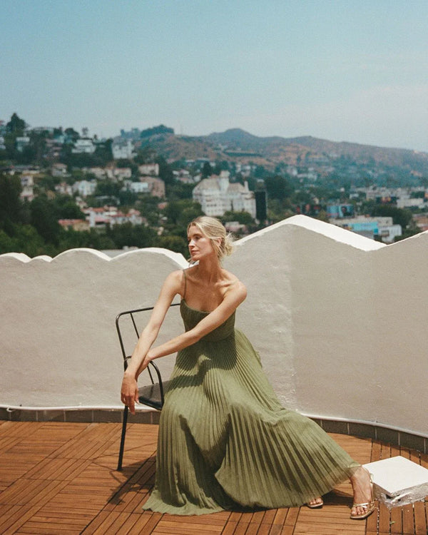 Abito Olivia – Eleganza moderna con schiena scoperta